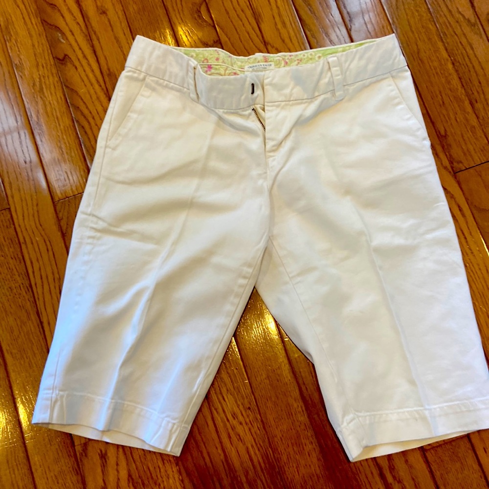 American Eagle sz 4 cream Bermuda shorts